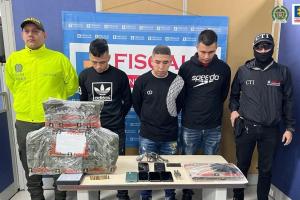 Judicializaron tres sujetos a los que les hallaron armas de fuego y uniformes del Ejército en El Espinal