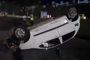 En video: Vehículo particular sufrió volcamiento en inmediaciones de la glorieta de Cañaveral
