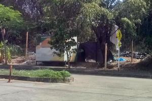 Sexo al aire libre frente al conjunto Gualanday de la Arboleda del Campestre