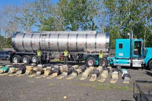 ¡Se les cayó la merca! Hallaron 1.600 kilogramos de marihuana en un parqueadero del sector de Picaleña