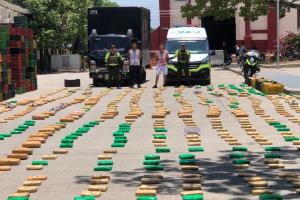 Cayeron dos personas al incautarles millonario alijo de casi una tonelada de marihuana en vías de Coyaima