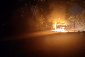 ¡Se prendió el rodante! Se incendió camión en el sector de Payandé