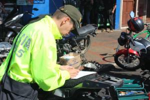 Dos capturados y una moto robada hallaron las autoridades tras plan ‘toma a talleres’ en Ibagué