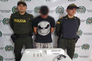 Domiciliaria para ‘balín’, joven hallado armado por las calles de Fresno