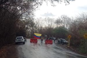 Más de 6 días lleva bloqueada la ruta Neiva-Aipe por comunidad de la vereda San Jorge 