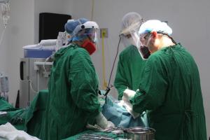 Le realizaron reimplante a hombre que había perdido su brazo tras machetazo recibido en medio de una riña en Cajamarca