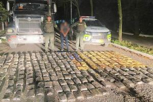 ¡Tremendo alijo! Hallan 141 kilogramos de marihuana que movilizaban en un tractocamión en la vía a Lérida