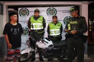 En una rápida reacción la policía le recuperó la moto a un hombre que se la acaban de robar en Vasconia