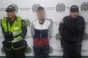 Sujeto se le metió al baño a una jovencita y la manoseó en el interior de un gimnasio en Ibagué