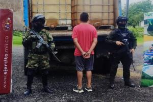 Ejército capturó sujeto con más de 800 galones de gasolina y 10 de ACPM en la glorieta de El Salado