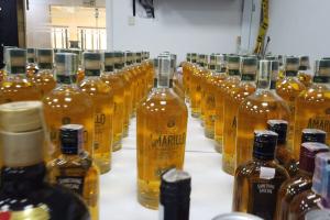 Más de 80 botellas de Aguardiente Amarillo fueron aprehendidas en el Huila