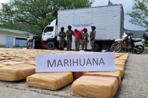 En el occidente del Huila incautan 850 kilos de marihuana que iban para la Guajira.