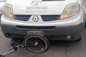 Ambulancia del hospital Federico Lleras arrolló a un ciclista en la 38 con Ferrocarril