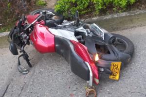¡Tristeza! Falleció motociclista tras chocar contra un árbol sobre la calle 60 de Ibagué 