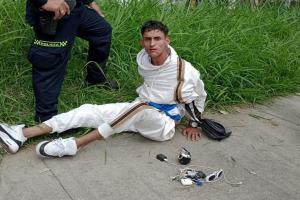 En video: Así fue la captura de motociclista armado que atracó a una mujer sobre la 60 con Mirolindo