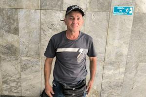 Desalmada hija le robó $62 millones de la pensión a su padre y ante el reclamo terminó golpeándolo junto a su esposo