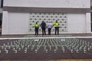 Incautaron 432 frascos de ketamina y capturaron al piloto y copiloto de un bus en inmediaciones del peaje de Gualanday