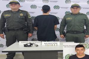 Cayó alias ‘Tolima’, sujeto que se movilizaba armado en un taxi de Ibagué
