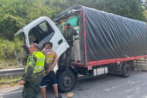 Incautan más de 800 kilos de marihuana en vías del Huila con destino a la capital del país.