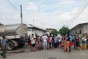Cerca de 150 mil galones de agua se han llevado al municipio de Aipe (Huila).