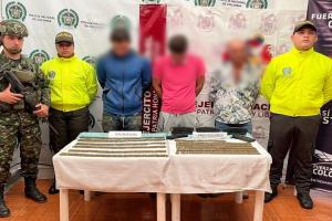 Capturaron tres sujetos con gran cantidad de armamento y munición para fusil en Fresno