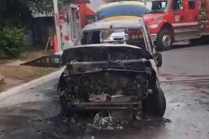 Taxi incinerado