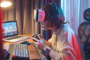 Gamer woman