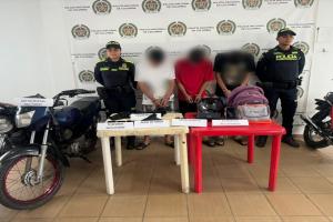 Capturaron a tres piratas terrestres que en moto atracaban sobre la vía Honda – Mariquita