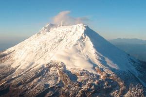 Reportan aumento de actividad en el volcán Nevado del Huila, se mantiene en alerta amarilla.