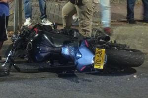 Falleció motociclista al chocar contra un árbol cuando salía de Cafam en Melgar