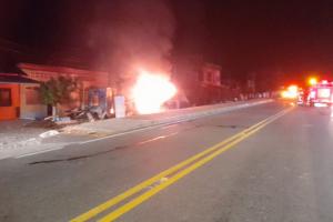 Camión incinerado tras accidente en Armero Guayabal.
