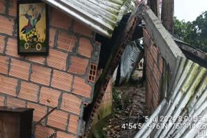 Viviendas con daños estructurales en Líbano.