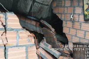 Cuatro viviendas sufrieron daños estructurales por un deslizamiento en Líbano, Tolima.