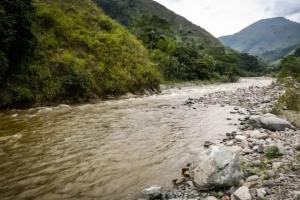 Tragedia en El Espinal: niña de 22 meses muere ahogada en una quebrada