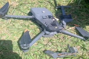 Ataque con drones cargados de explosivos dejan a un soldado herido en base militar de Ataco