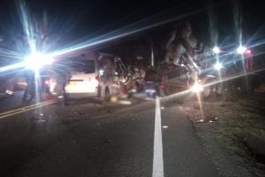Presunto microsueño generó violento choque entre ambulancia y un camión en Lérida