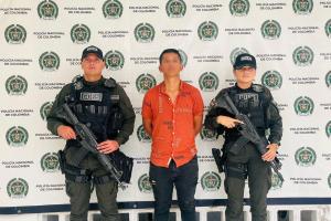 Envían a la cárcel hombre que asesinó al novio de su excompañera  