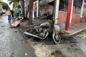 Explosión arrasó taller de motos en Ibagué: dos heridos graves con quemaduras del 70%