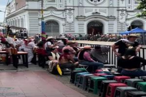 Denuncia sillas desfile San Juan 