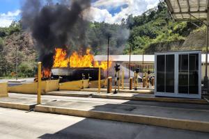 Incendio vehicular en el peaje Coello - Cocora