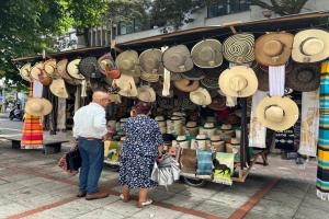 Venta sombreros - espacio público 