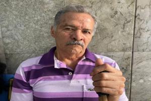 Adulto mayor solicita cirugia de ojos