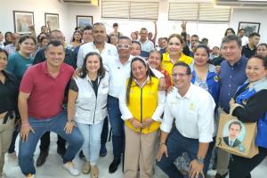 Entrega cartas de indemnización en el Huila