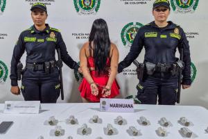 Con cigarrillos de marihuana y celular en mano, así cayó ‘La Mona’ en Ibagué