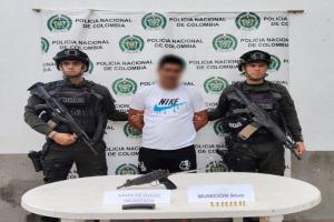 Andaba armado con una mini uzi y terminó capturado en el centro de Ataco