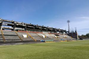 Tribuna occidental del Estadio Guillermo Plaza Alcid será demolida. 