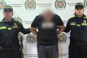 Lo tenían en la mira: cayó hombre acusado de abuso y porte ilegal de armas