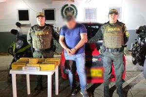 Iba cargado de coca y lo atraparon antes de llegar a Bogotá