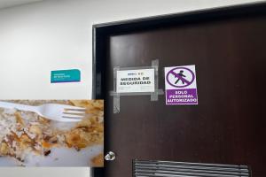 Cucaracha en la cocina Clinica Nuestra 