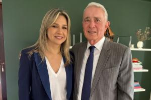 Álvaro Uribe y Vicky Dávila
